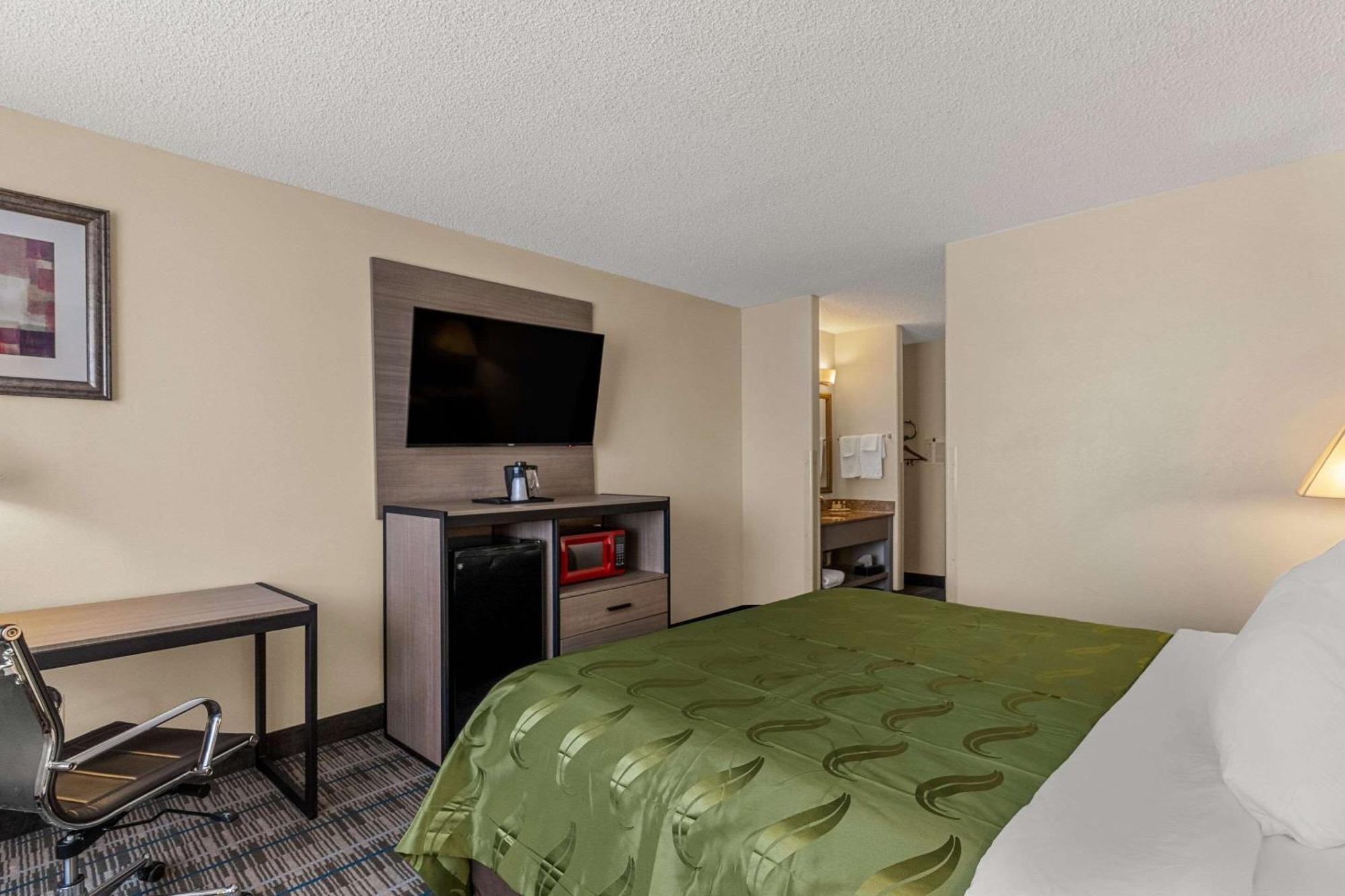 Quality Denver Northeast 2*