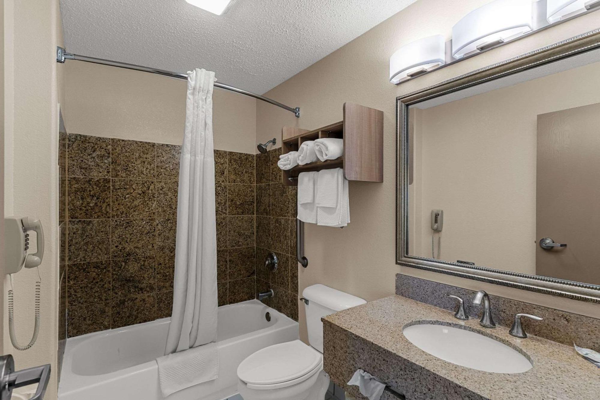 Quality Denver Northeast 2*